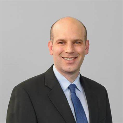 Headshot of josh bloomstein